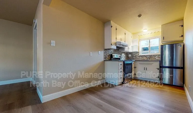 560 Dexter St #I — Photo 3