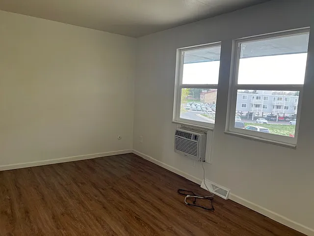 4 bed, 2.5 bath, 1500 sqft, $2,500 — Photo 4