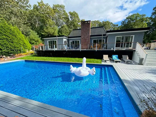 https://photos.zillowstatic.com/fp/fb00ac1403326936c16244848d7f4089-p_e.webp