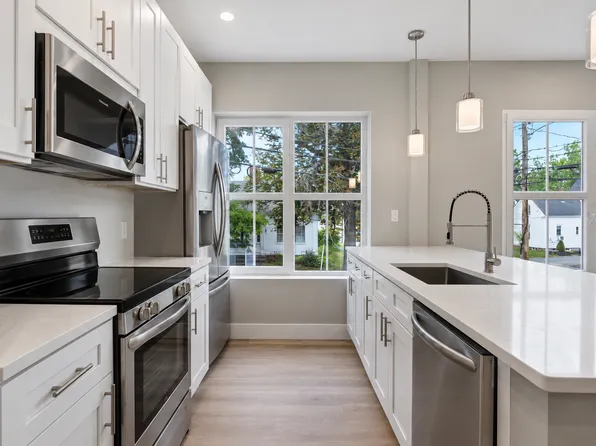 298 Main St #2A, Yarmouth, ME 04096