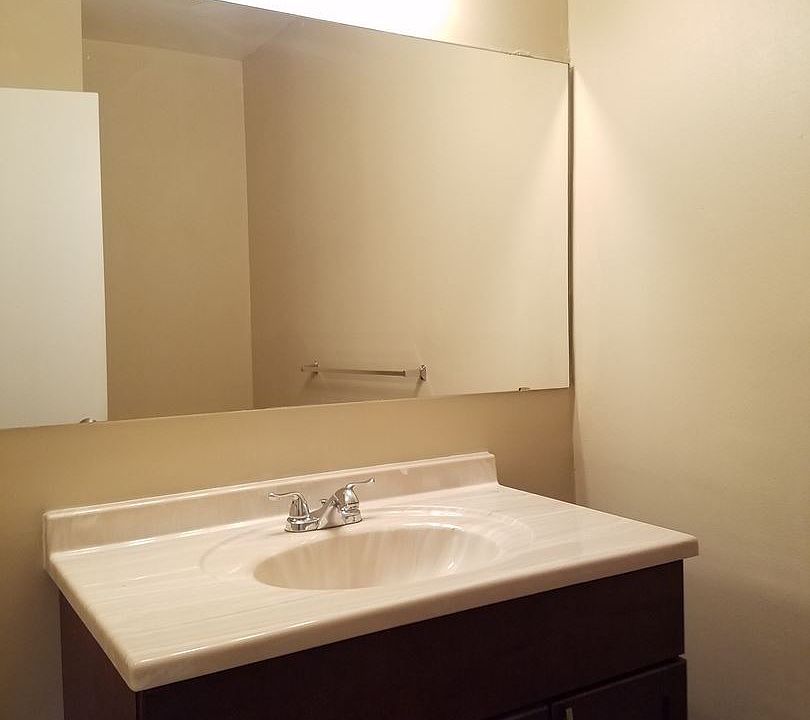 2nd image of 3397 E Fairmont Ave APT F