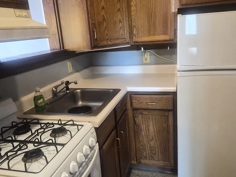 650 Elmwood Ave #1 — Photo 3
