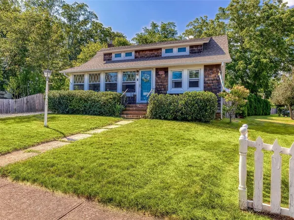 429 Montauk Highway, East Moriches, NY 11940