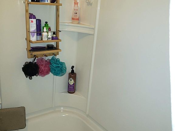 3rd image of 46 Linwood St Floor 3