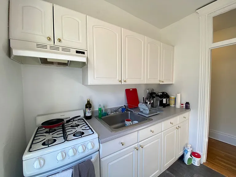 110 Warren St #18 — Photo 14