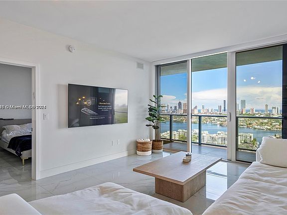 2nd image of 16385 Biscayne Blvd #2519