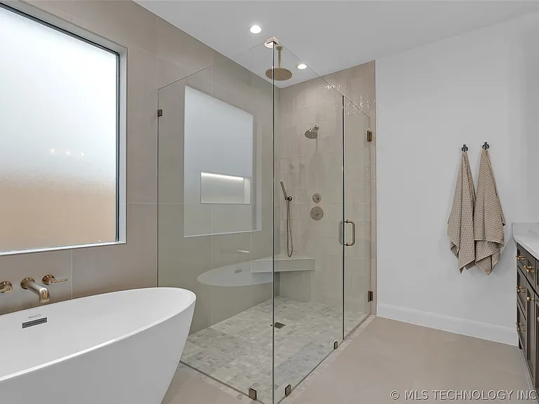 515 W El Paso St — Photo 51