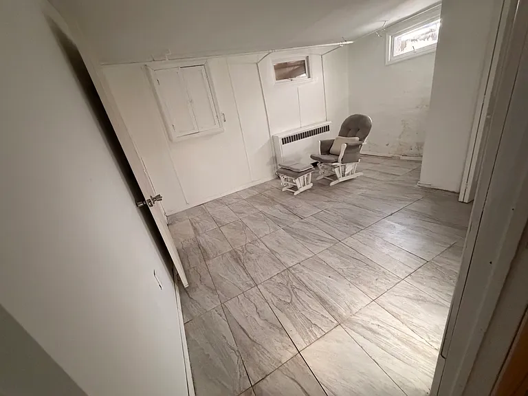 525 Kenwood Ave — Photo 4
