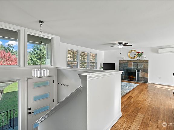 4th image of 814 Glen Oaks Dr E