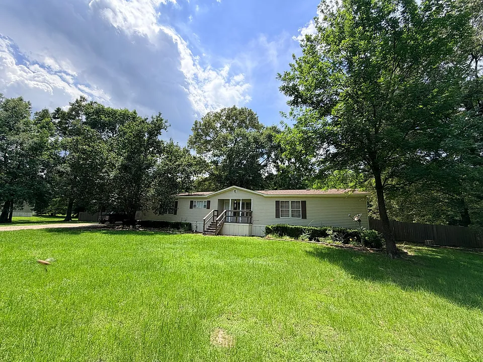 7810 W Lakeshore Dr