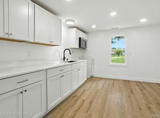 1091 Allen Rd, Smiths Creek, MI 48074