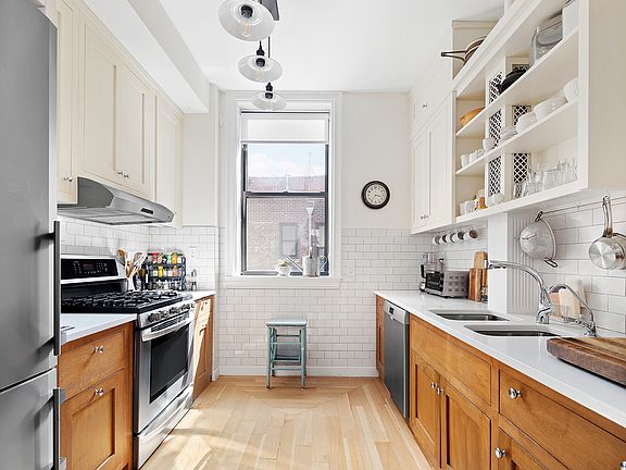 3rd image of 267 W 89th St APT 8C