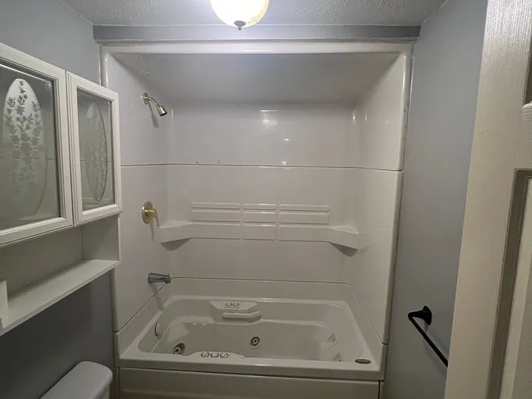 1833 W Smith St — Photo 28