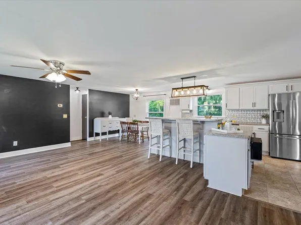 75 Mercer Cir, Grottoes, VA 24441