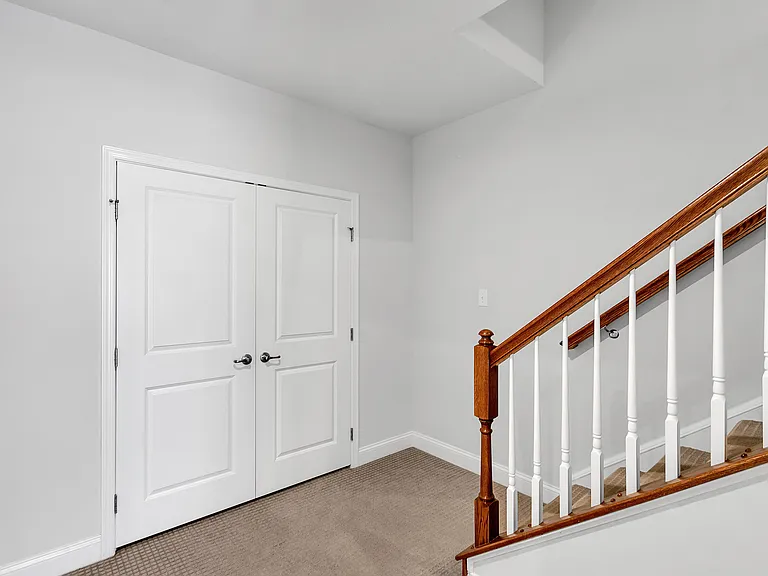 160 Seneca Pl — Photo 28