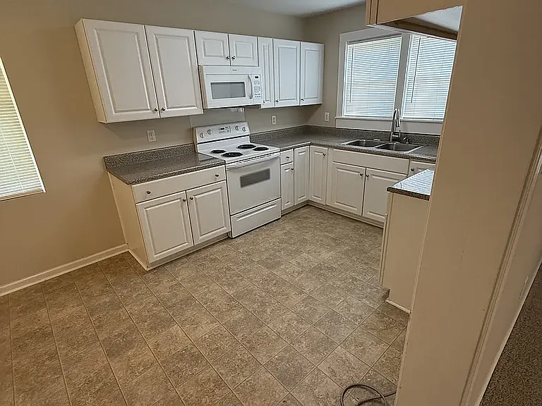 185 Chaffin St — Photo 13