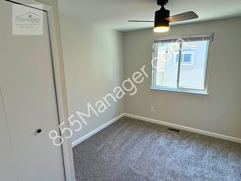 1040 Lalond Ave — Photo 9