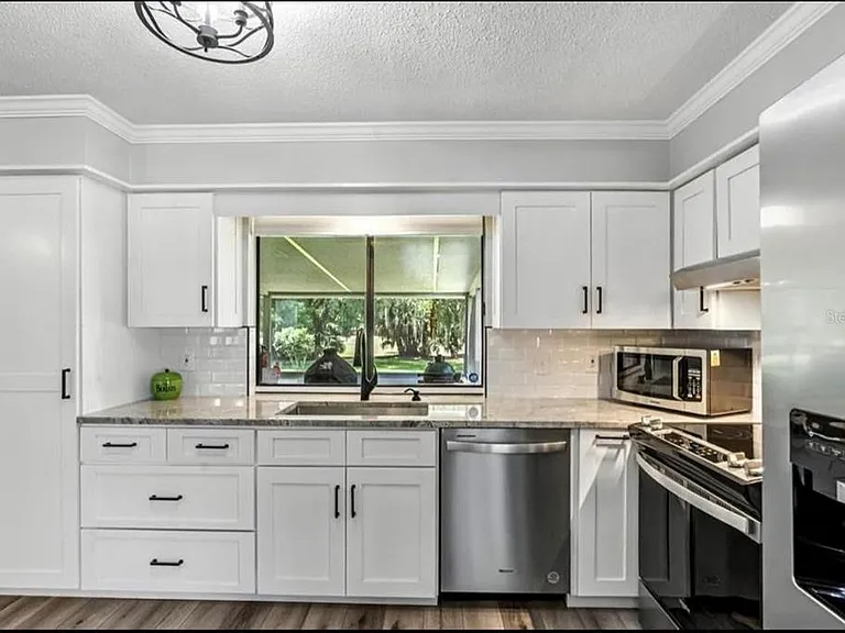 16 Courtney Pl — Photo 19
