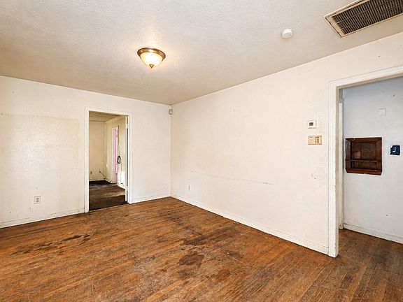 3rd image of 7417 W Knoll St