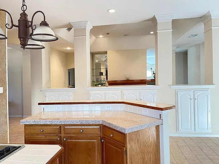 6401 Dakota Dr — Photo 6
