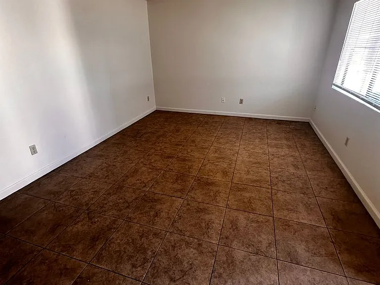 2813 Villalovos Ct — Photo 4