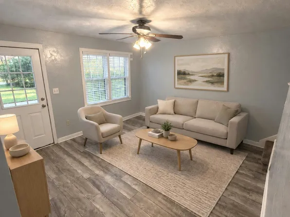 435 Cedar Dr, Coraopolis, PA 15108
