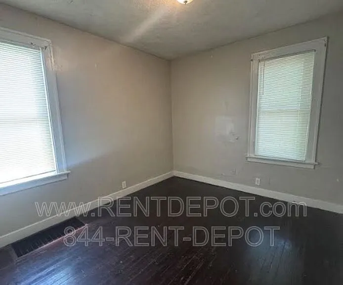 1032 Jefferson Ave — Photo 5