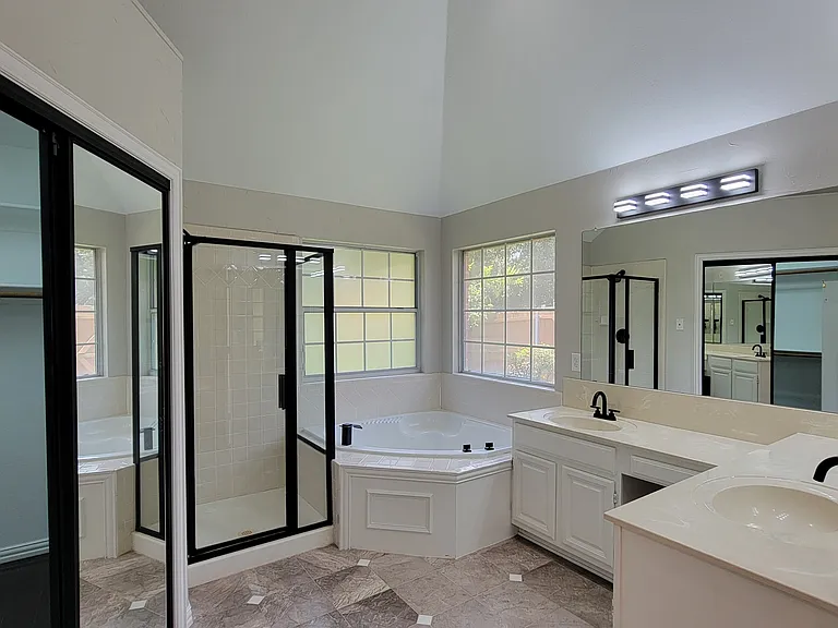 9726 Windy Hollow Dr — Photo 29