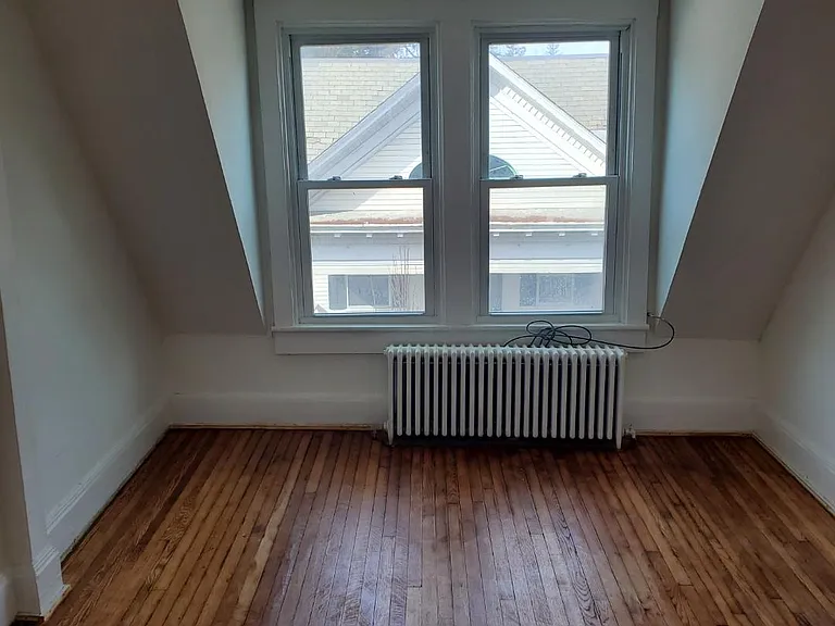 488 Glen St #7 — Photo 2