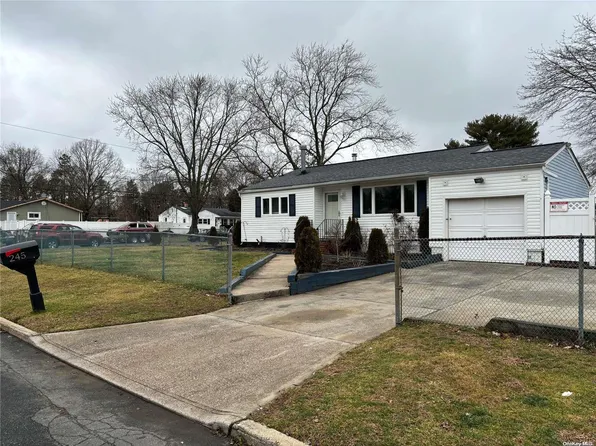 245 Hampton Avenue, East Patchogue, NY 11772
