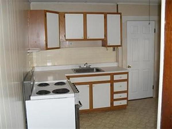 2nd image of 33 Brookford St #1