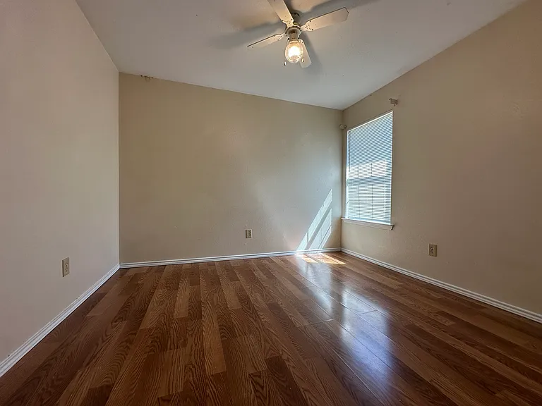 7605 Cornell Dr — Photo 15