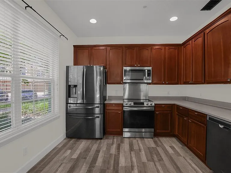 740 Ashworth Overlook Dr #B — Photo 10