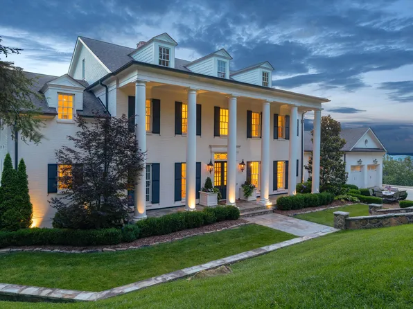 802 W Brow Rd, Lookout Mountain, TN 37350