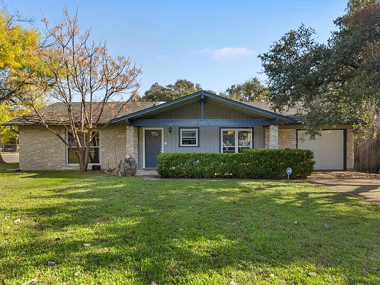 8713 Azalea Trl — Photo 1