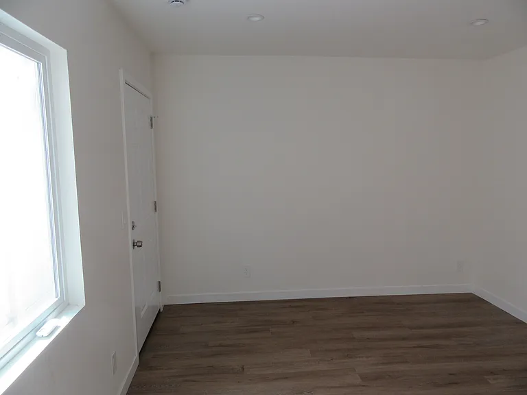 3008 1/4 S West View St #1/4 — Photo 10