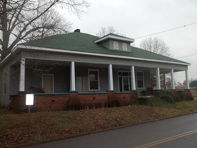 2nd image of 414 Broad St