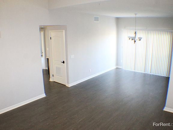 Huge Living Room and Dining Room with Balcony