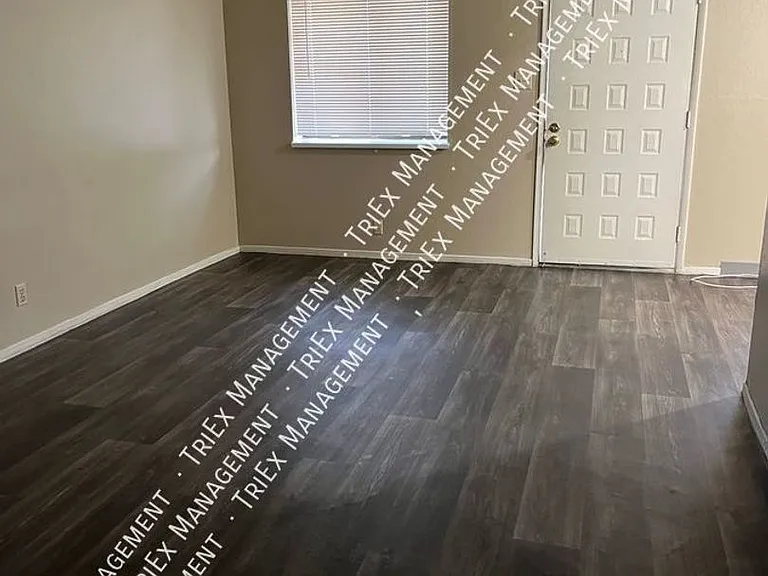 1415 N Virginia St — Photo 5