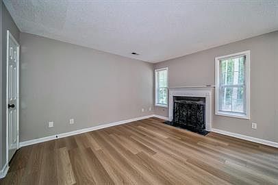 3rd image of 213 Farm Ridge Dr NE #1
