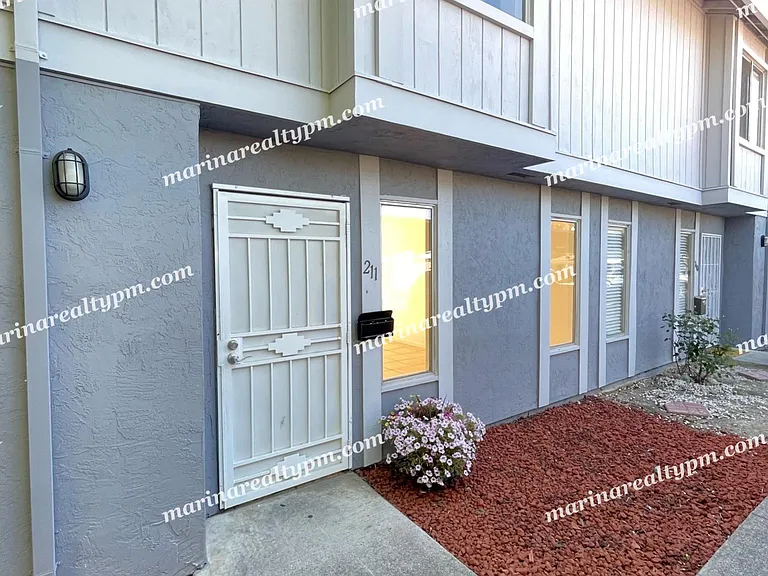 211 Del Luz Ct — Photo 2