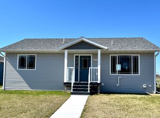 2008 Nelson Dr, Thief River Falls, MN 56701