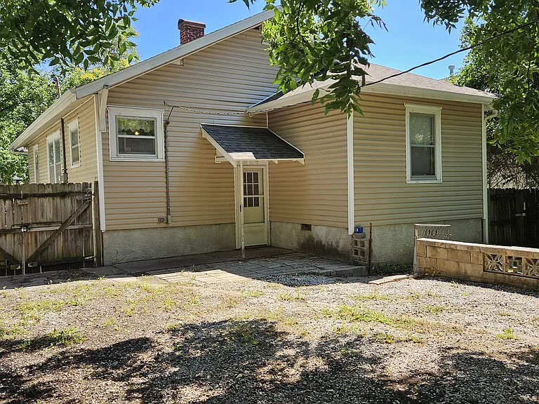 1041 W State St — Photo 27
