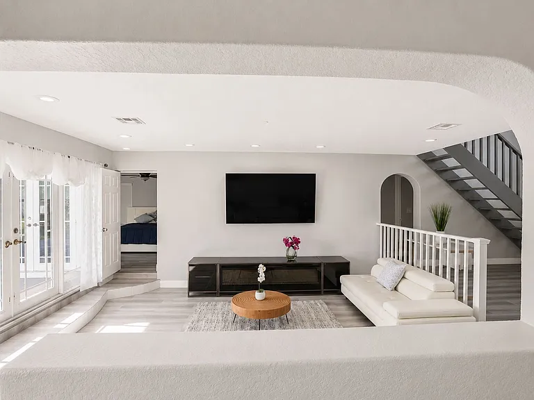 901 SW 121st Ave — Photo 3