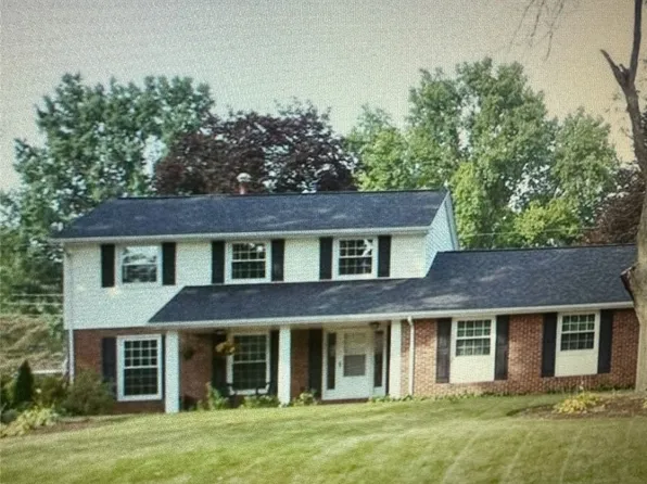 2984 Chaucer Dr NE, Canton, OH 44721