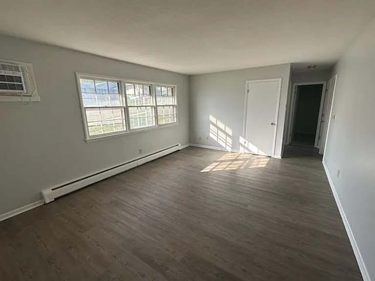 4210 Knob Hill Dr — Photo 3