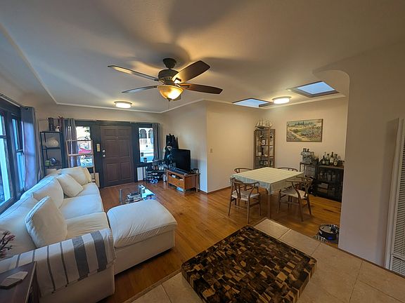 2nd image of 3035 Thorn St