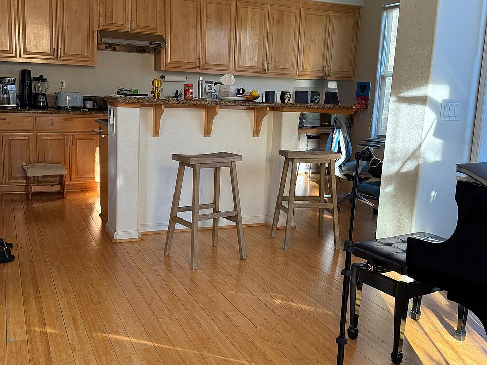 2nd image of 80 Sheffield Ct