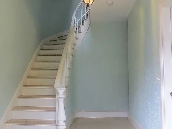 87 Vernon St, Providence, RI 02903