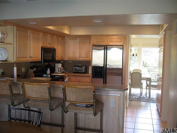 Family Room/ Kitchen Bar Counter